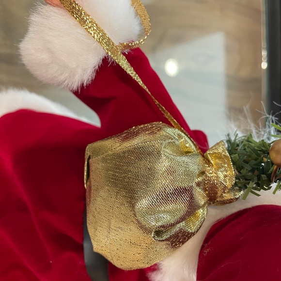 Excellent Condition Santa Statue - Picture 8 of 10